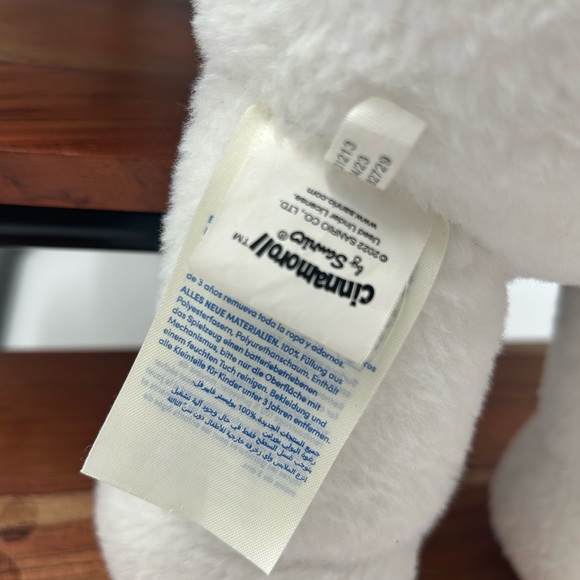 Adorable Build-A-Bear Sanrio cinnamoroll Plushie - Picture 4 of 5